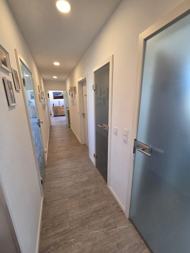 Apartamento ático de alta calidad de 3½ habitaciones, sin comisión y sin intermediario, con posibilidad de ampliación en el desván – Foto 11