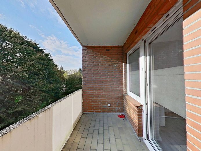 Comfortabel ingerichte 3-kam.-app. met BALKON, inbouwkeuken en ligbad – Balkon