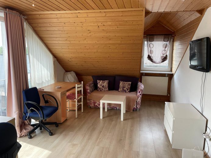 Sanierte 2-Zimmer-Wohnung in TOP-Lage - Sofort verfügbar! – Wohnzimmer Teil 2