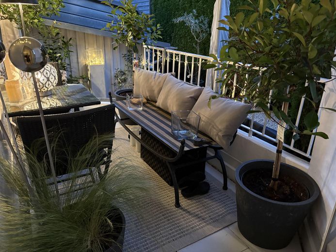 Escl. piano terra HH /appartamento e apt., garage, giardino, camino, RISCALDAMENTO NUOVO PREZZO SU RICHIESTA – Balkon m.Treppe Garten 