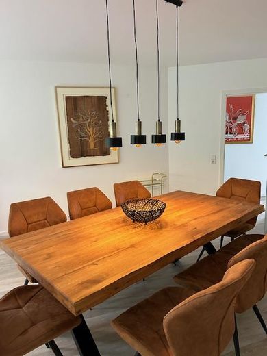 Möblierte Einliegerwohnung mit Gartennutzung und separatem Eingang sehr gute Ausstattung – Wohnzimmer