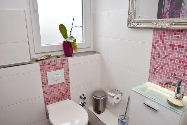 Commission-free 4-room apt., heating NEW, roof 2018 NEW! Parquet, high-quality fittings! – Gäste WC