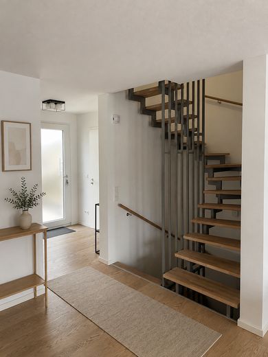 Exklusives Gartenhofhaus mit Garten, 2 Tiefgaragenstellplätzen und moderner Energietechnik – Foto 4