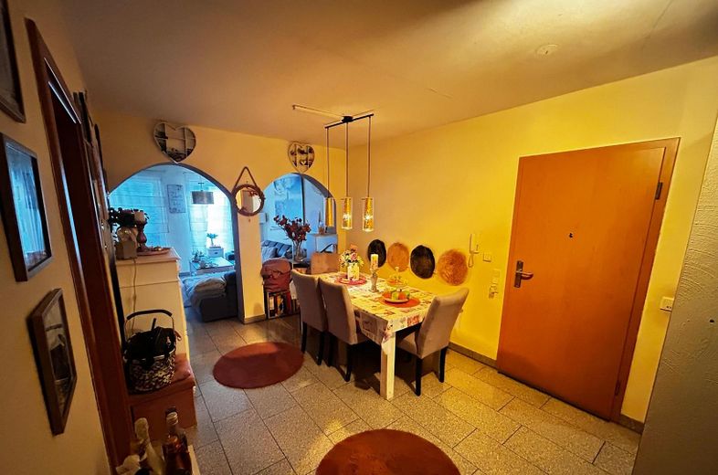 3 Zimmer Exklusiv Wohnung auf Erdgeschoß in ruhige Lage – Esszimmer - b