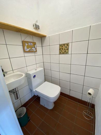 WC im Sanitärraum der Camper