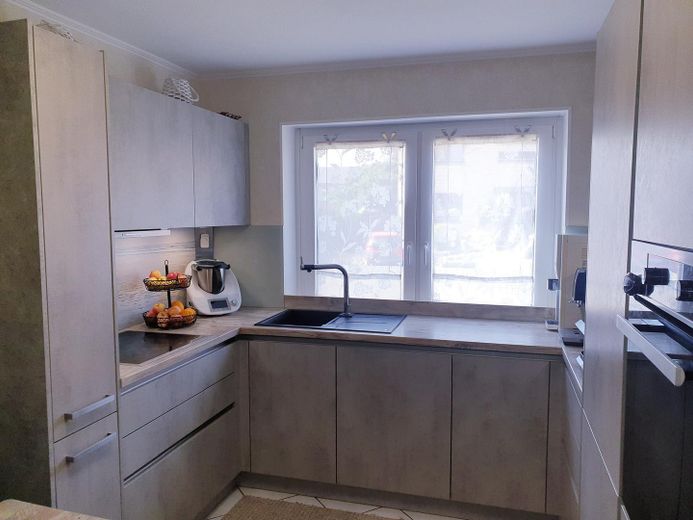 5-Zimmer-EG Wohnung mit Garten, Outdoor-Küche, Doppel Garage & Stellplatz – Wohnen wie im Haus – Küche
