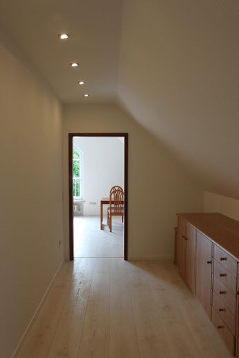 Blick vom Flur ins Wohnzimmer