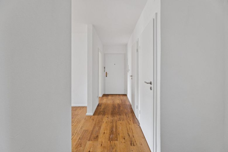 ERSTBEZUG: Erdgeschoss Wohnung 3,5 Zimmer in der Dreifaltigkeit – Flur