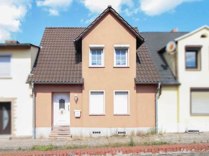 Piccola casa residenziale con giardino e possibilità di ampliamento – Foto 1