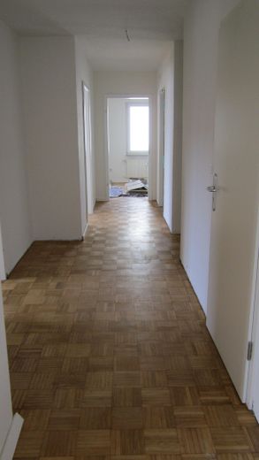Zentrale ruhige 4,5-Zimmer-Wohnung mit großem Balkon 1. OG in Herrenberg Ziegelfeld von privat – Flur
