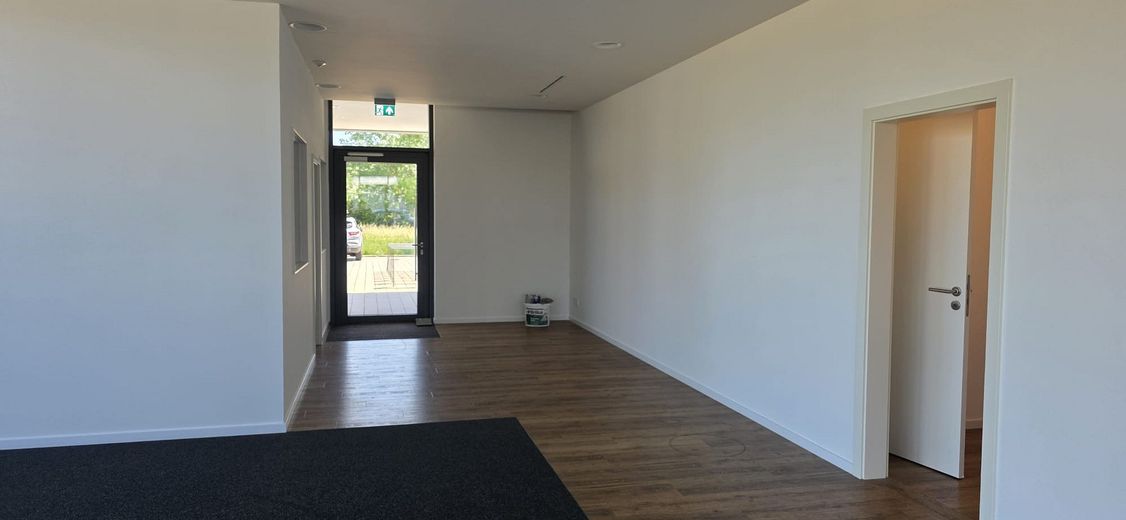 Moderne, lichtdurchflutete Bürofläche, 5 Stellplätze, repräsentativ, barrierefrei, sofort verfügbar – Foto 7