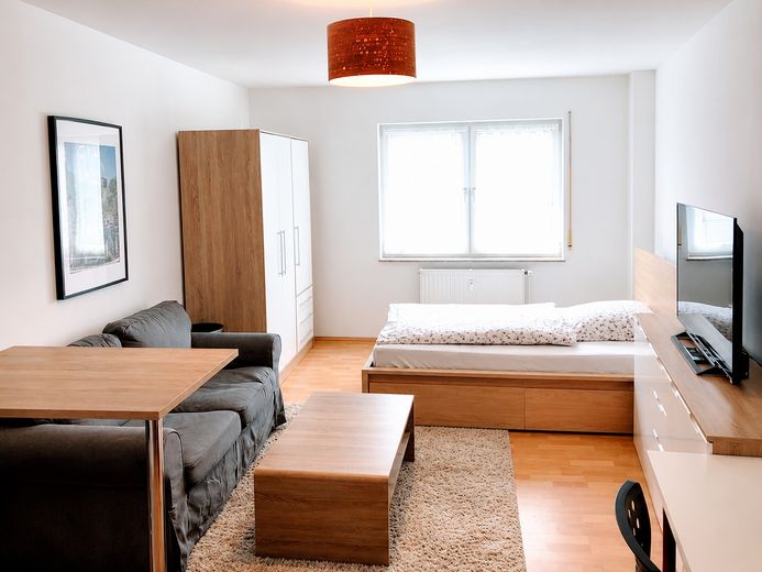 Apartamento de 1 habitación disponible para ocupar en Kassel-Mitte (ascensor, vivienda amueblada y potencial para Documenta – Wohnung - Möblierungsbeispiel