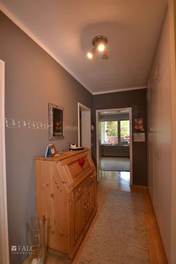 Langjährig vermietete 3-Zimmer-Wohnung mit Balkon und Stellplatz - Kapitalanlage mit Perspektive – Flur