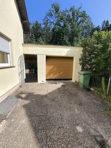 Garage/Einfahrt + Gartenzugang