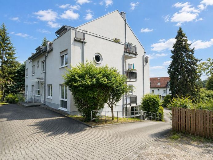 +ESDI+ Posizione da sogno a Dresden-Loschwitz: 3 locali con balcone e posto auto, ... vicino all’Elba – Foto 1