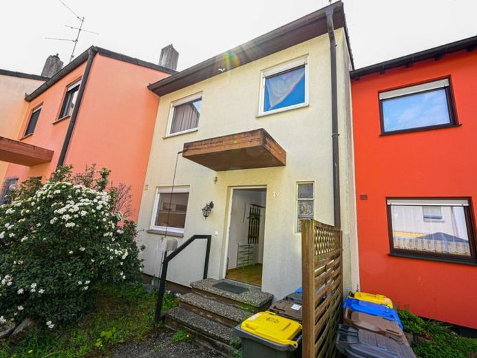 Reihenmittelhaus für die Familie oder Paare mit Platzbedarf! – फोटो 1