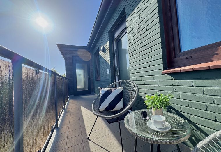 شقة 4 غرف، مجددة حديثًا وجاهزة للسكن فورًا – مع شرفتين وموقف سيارات – Balkon / Eingang