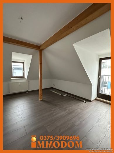 3-Zimmer-Dachgeschoss-Wohnung mit großem BALKON und Holzbalkendecke zu vermieten! – Schlafzimmer