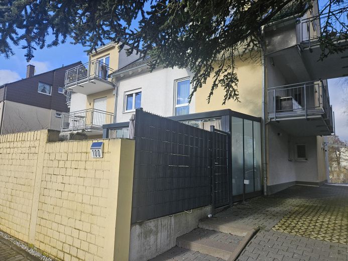 Hausgefühl statt Wohnung: Moderne 3-Zi.-Maisonette mit Garten, Terrasse & Balkon (BJ 2013) – Außenbereich