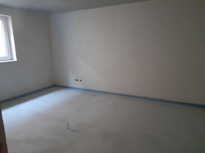 Moderne DHH im LK Dachau: Barrierefrei, Wärmepumpe, Garten & Home-Office-Büro – Hobbyraum im Keller