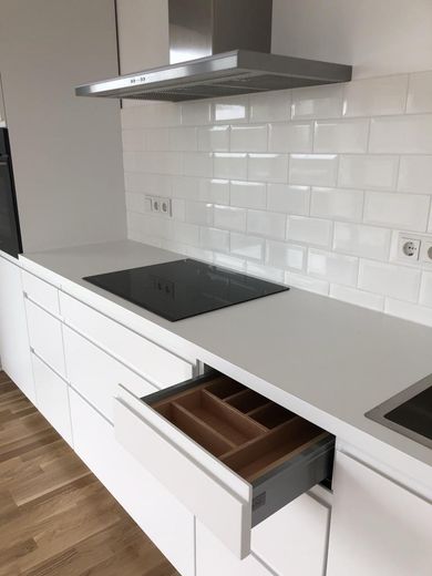 Appartement en copropriété accessible aux personnes à mobilité réduite – investissement idéal, logement pour navetteur ou résidence pour la retraite – Einbauküche 