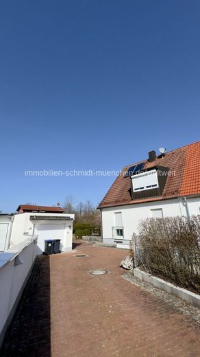 Baugrundstück für 1 EFH und 1 DHH
mit genehmigtem Vorbescheid in Haar – Einfahrt
