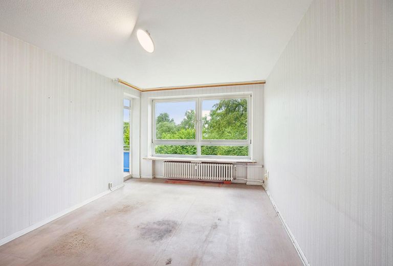 Renovierungsbedürftige 3-Zimmer-Wohnung - Direkt vom Eigentümer! – Wohnzimmer