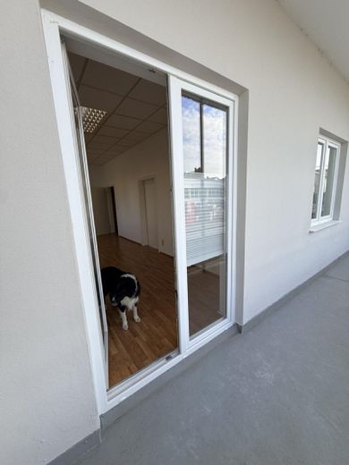 Bureau lumineux et accueillant d’env. 22 m² de surface utile, disponible immédiatement – Balkon