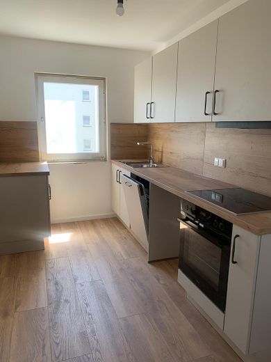 Helle 2-Zimmer-Wohnung in Hattersheim – kernsaniert, mit Balkon und Stellplatz – Beispielküche