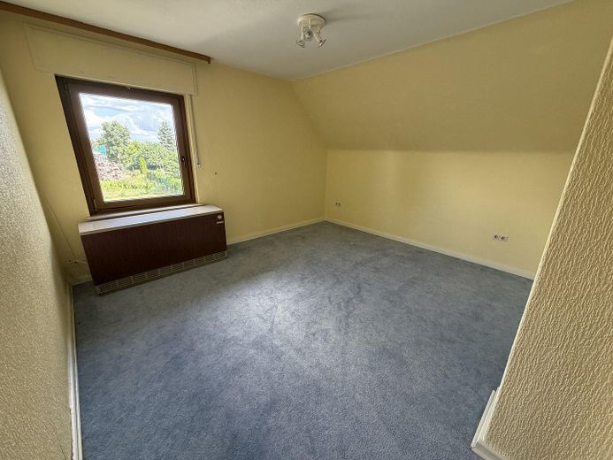 Löhne-Mennighüffen’de büyük bahçeli tek- veya iki ailelik ev – Schlafzimmer 1 OG