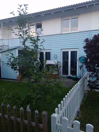 Westseite, Garten mit Obstbäum