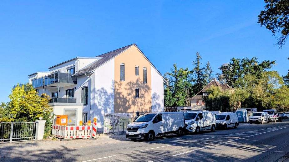 Yeni binada zemin katta 4 odalı daire, ilk kullanım, teras + bahçe, ankastre mutfak, Wallbox donanımlı kapalı otopark yeri – Südostansicht