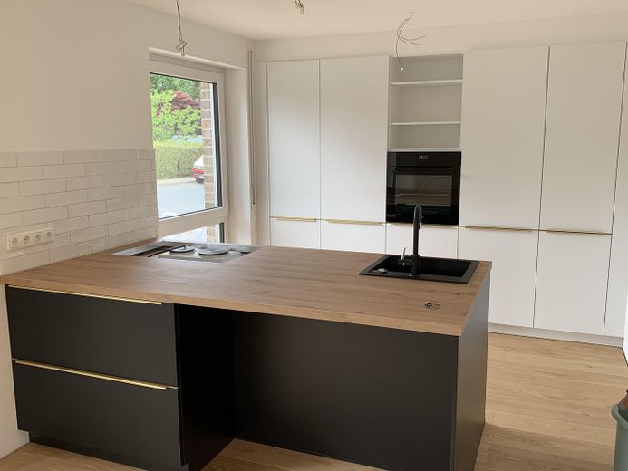 Küche plus Seitenfenster