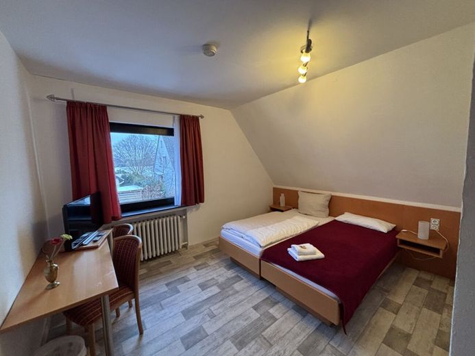 Kaffeekultur trifft Übernachtungskomfort in Bad Oeynhausen – Schlafzimmer
