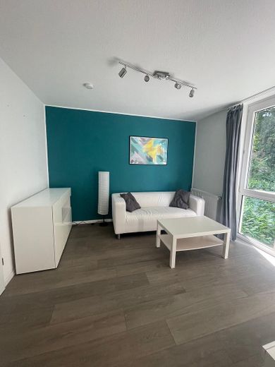 Muy bonito piso de 2 habitaciones con vistas al parque urbano de Aquisgrán, incl. muebles y cocina amueblada – Wohnzimmer 2