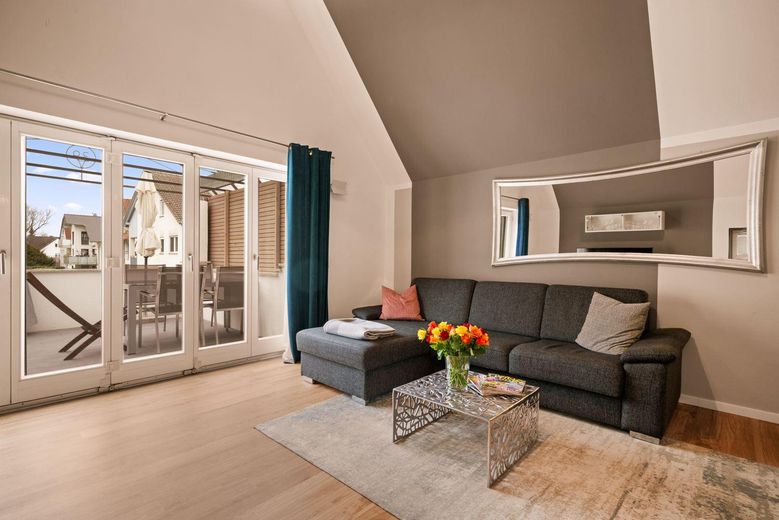 Wohnen auf Zeit am Bodensee: möblierte 2,5-Zimmer-Wohnung mit großem Balkon, Strand in 3 Gehminuten – Foto 2