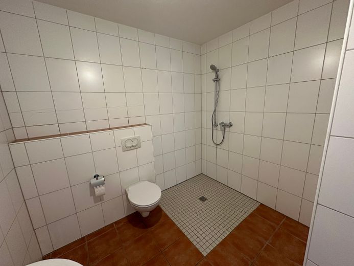 MFH Bielefeld a.d.Landwehr mit 30 Wohnungen, Mietrendite ca. 5% – Bad