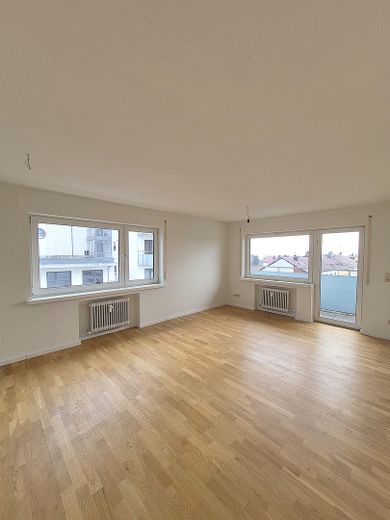 Wohnzimmer mit Balkon