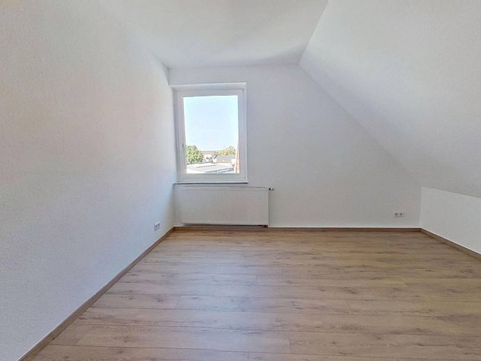 Appartement 3 pièces confortable avec salle de bains avec baignoire à Bielefeld-Mitte – Ansicht I: Wohn- und Esszimmer