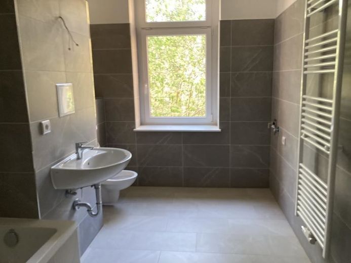 Großzügige 2-Zimmerwohnung mit Laminat, Balkon, Wanne und Einbauküche! – IMG_1294