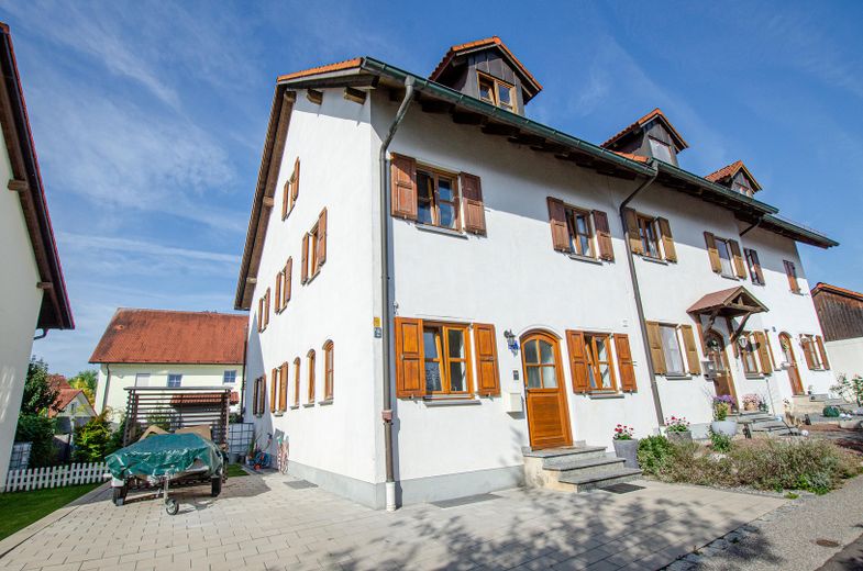 Frontansicht mit Stellplatz