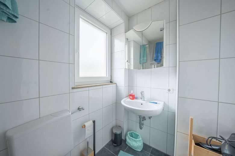 Schöne 3-Zi-Whg. mit Balkon und Stellplatz, zentral in Ludwigsburg – Badezimmer