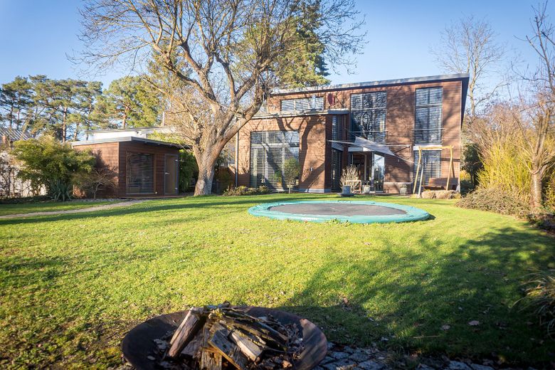 Außenansicht mit Garten