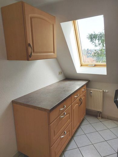 Grazioso piccolo appartamento di 3 locali con cucina componibile all’ultimo piano – Foto 4