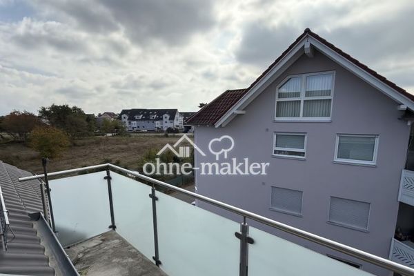 Świeżo wyremontowane & ciepło sieciowe: 2-pokojowe mieszkanie na poddaszu z balkonem południowym i widokiem na pola w Brühl-Rohrhof