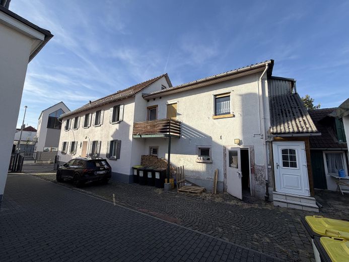 *Gegen Gebot*Bauernhaus / Hofreite  mit Nebengebäude* – Hausansicht
