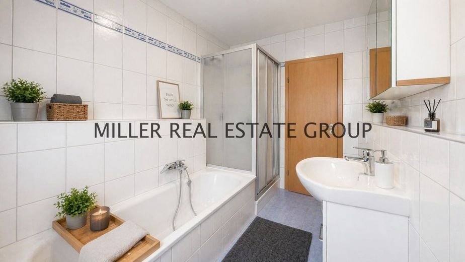Gepflegte 3-Zimmer-Eigentumswohnung in Ingolstadt-Süd mit Südwest-Balkon, Carport &amp; vielseitiger Perspektive! – Badezimmer