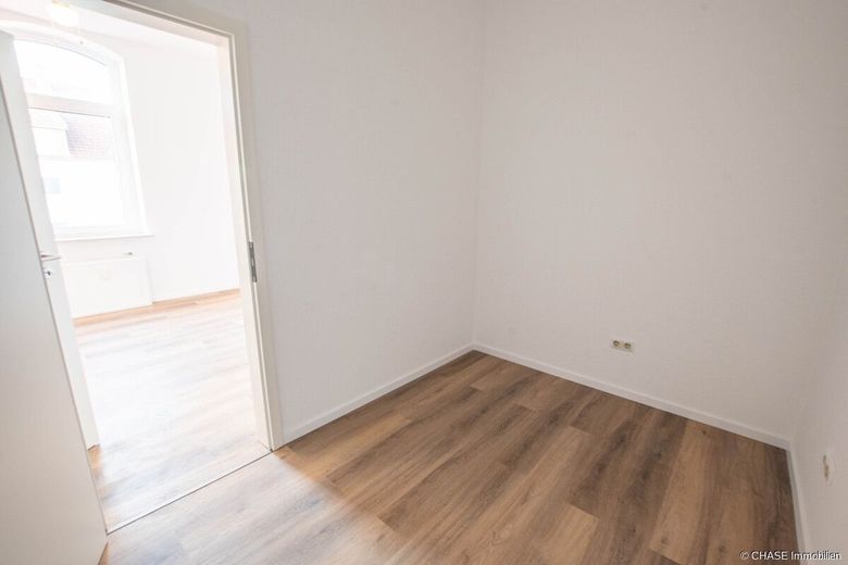 ERSTBEZUG - Helle, sanierte 2,5-Zimmer-Altbauwohnung in zentraler Wohnlage in Afferde / Hameln! – Ankleidezimmer