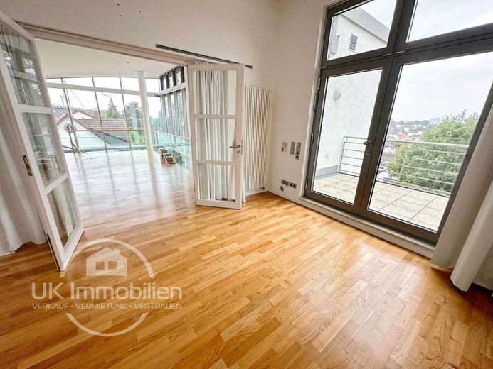 Unikat-Luxushaus mit Aufzug, Klima, Sauna, hausinterner Garage und und und – Empore-Galerie