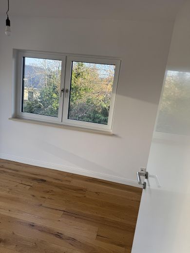 Traumhafte 4 Raumwohnung mit Garten in einer Villa – Foto 7